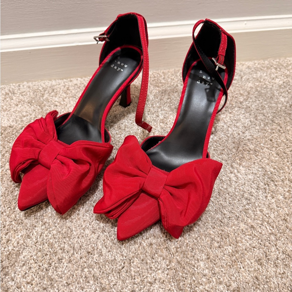Red bow heels